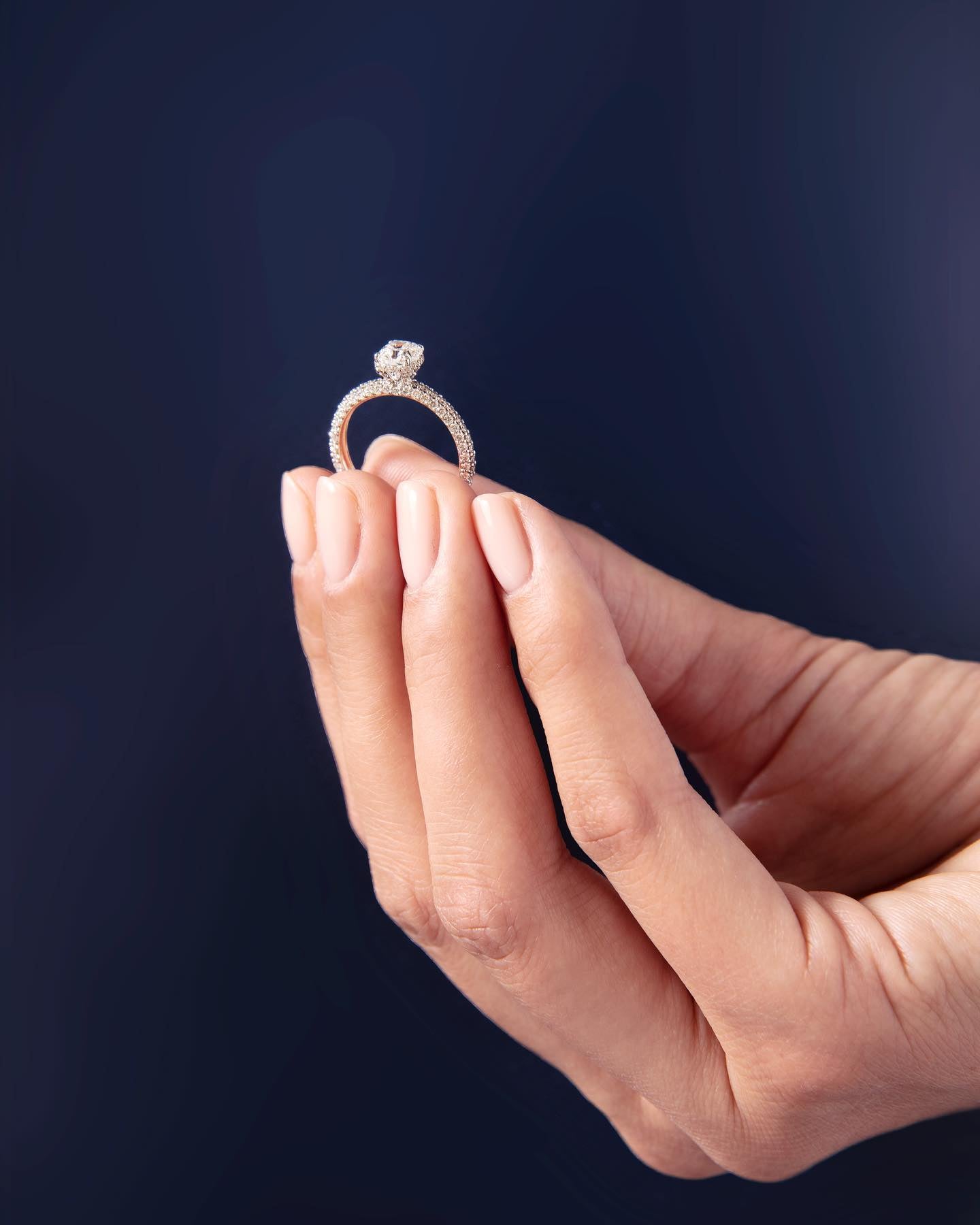 Bague de Fiançailles en or blanc et diamant ovale