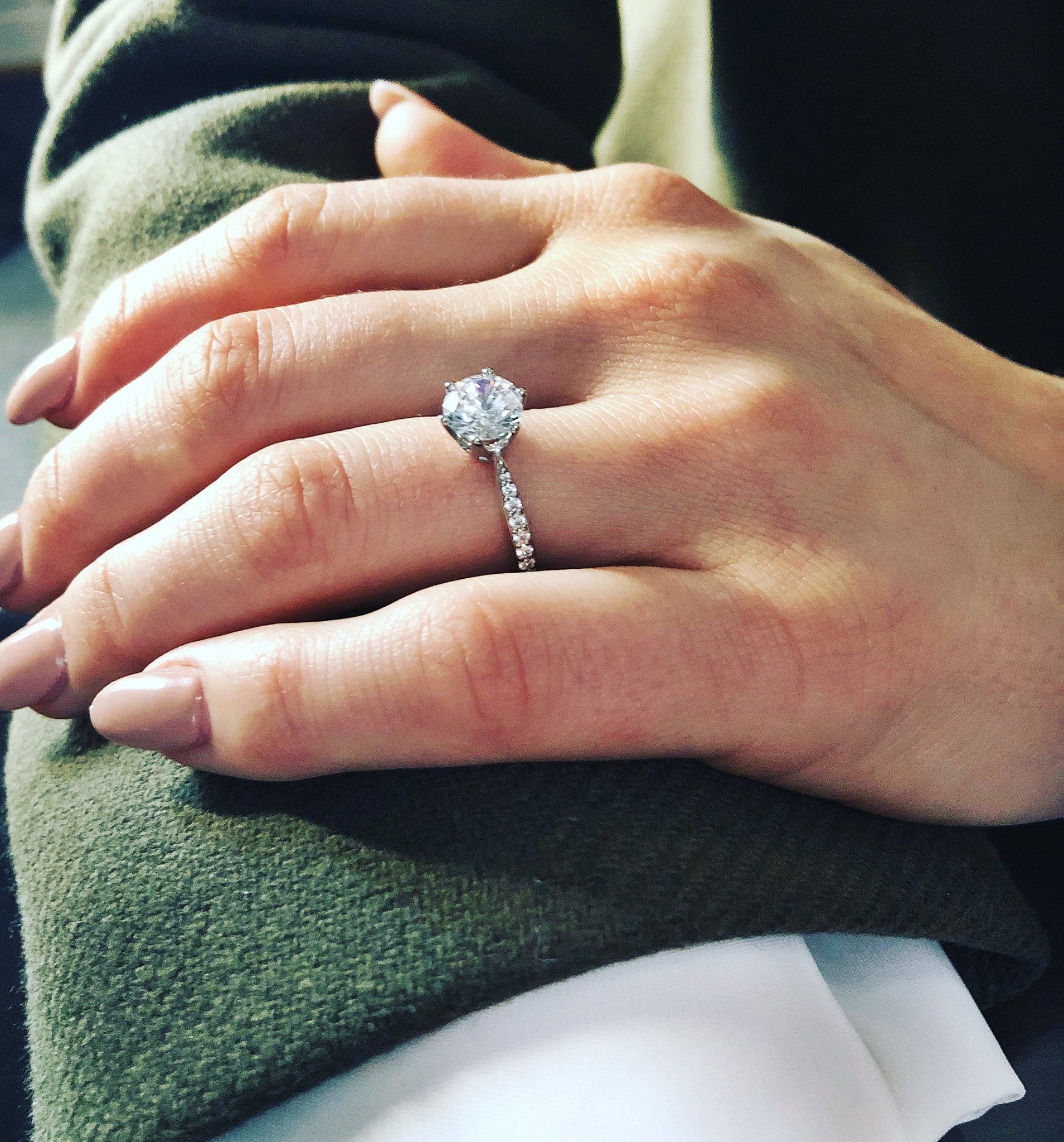 Bague de Fiançailles en or blanc et diamant rond