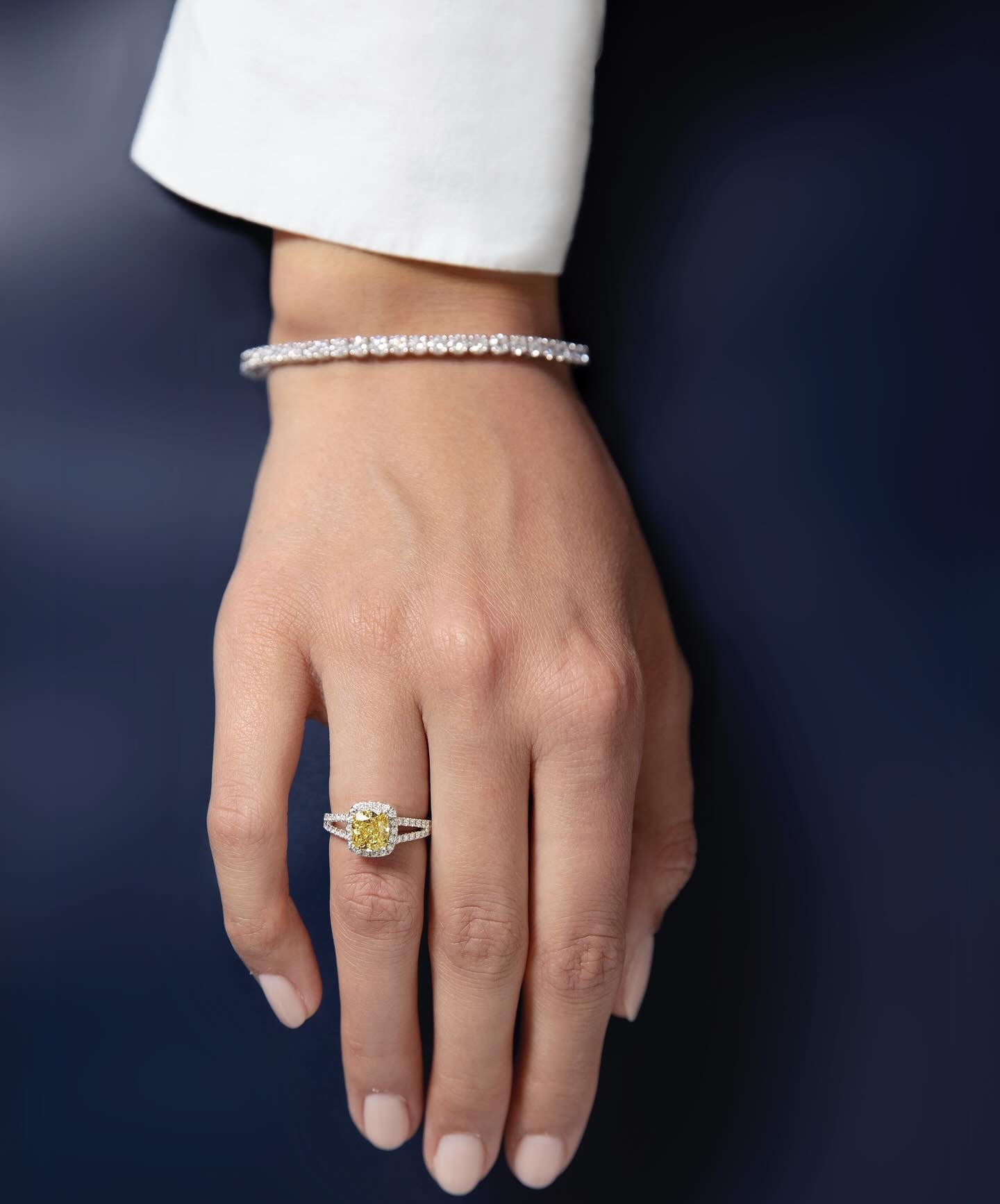 Bague de Fiançailles en or blanc et diamant coussin