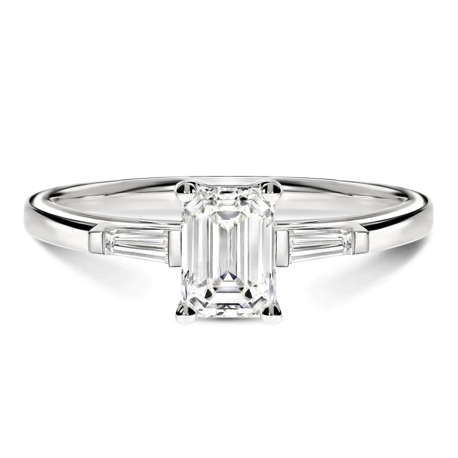 Bague de fiançailles Trilogie Diamant Émeraude en platine avec diamant taille émeraude certifié GIA, vue de face