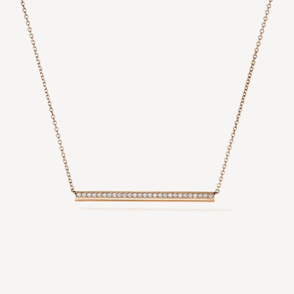 Collier en or rose avec diamants, modèle Juste un Trait Pure, brillance naturelle des pierres et élégance moderne.