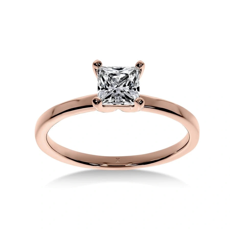 Bague de fiançailles Solitaire Fascination Diamant Princesse en or rose avec diamant taille princesse certifié GIA, vue de face.