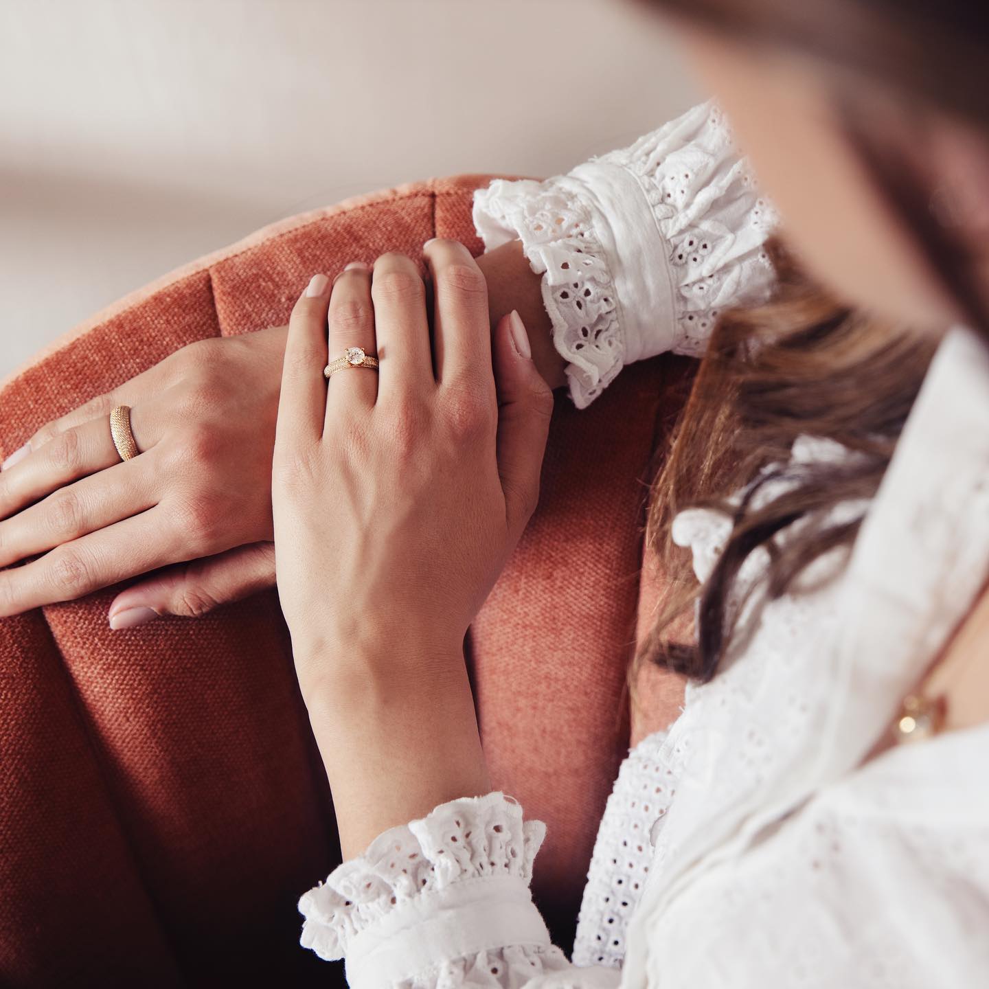 Quel bijou offrir à une femme discrète ?