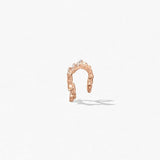 Vue latérale des boucles d’oreilles en or rose Fleur de Provence avec un design inspiré de la nature et des diamants sertis griffes.