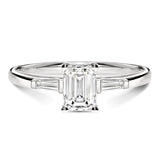 Bague de fiançailles Trilogie Diamant Émeraude en platine avec diamant taille émeraude certifié GIA, vue de face