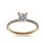Bague de fiançailles Pavée Diamant Princesse en or jaune avec diamant princesse certifié GIA, vue de face.