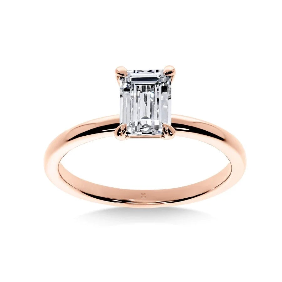 Bague de fiançailles Éclat en or rose avec diamant émeraude certifié GIA, vue de face.