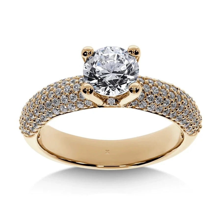 Bague de fiançailles Héritage Diamant Rond en or jaune avec pavage de 101 diamants, vue de face.