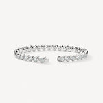 Gros plan sur le bracelet Maasai 6.40 carats en or blanc, élégance et raffinement LeDiamanti.