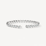 Gros plan sur le bracelet Maasai 6.40 carats en or blanc, élégance et raffinement LeDiamanti.