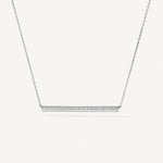 Collier en or blanc avec diamant, modèle Juste un Trait Pure, vue détaillée montrant la finesse de la monture.