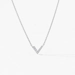 Pendentif en or blanc Victoire avec diamants naturels, bijou moderne et chic.