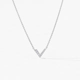 Pendentif en or blanc Victoire avec diamants naturels, bijou moderne et chic.