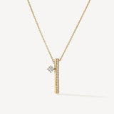 Collier en or jaune avec diamant, modèle Juste un Trait, vue de face capturant le design minimaliste.