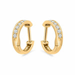 Créoles en or jaune serties de diamants ronds, modèle Calypso, vue de face avec un design raffiné.