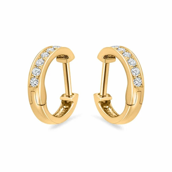 Créoles en or jaune serties de diamants ronds, modèle Calypso, vue de face avec un design raffiné.